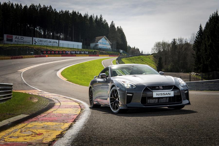  Nissan GT-R 2016 года  (фото 22 из 40)